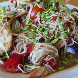 ตำขนมจีนปูปลาร้ากุ้งสุก