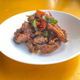 ปลาดุกทอดกรอบผัดพริกขิง