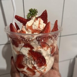 วิปครีมสตรอวเบอร์รี่ wip creamStrawberry