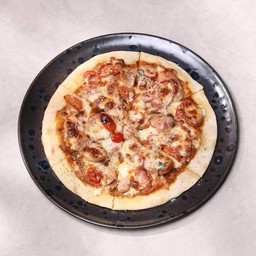Grilled mixed sausage pizza