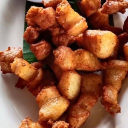 หมูสามชั้นทอดน้ำปลาราดข้าว