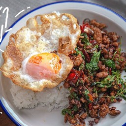 กระเพราหมูผัดพริกแห้ง+ไข่เป็ดดาว