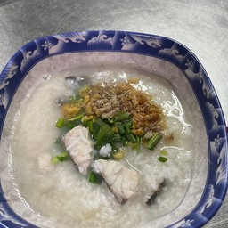 ข้าวต้มปลา Rice soup with fish meat