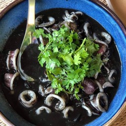 หมึกผัดน้ำดำ Stir-Fried Squids With Black Sauce
