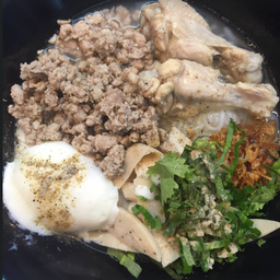 ก๋วยจั๊บญวนหมูสับ+ตีนไก่ +ไข่ลวก