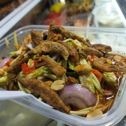 ยำมะม่วงปลากรอบ