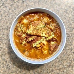 แกงส้มชะอมไข่