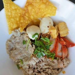 ก๋วยเตี๋ยวหมูยำแห้ง