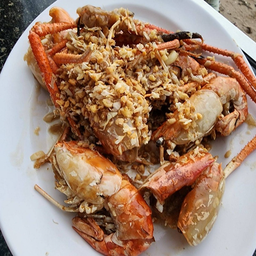 กุ้งแม่น้ำทอดกระเทียม ครึ่งกิโล