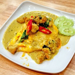 ข้าวไข่ข้นชีสแกงเขียวหวานไก่กรอบ
