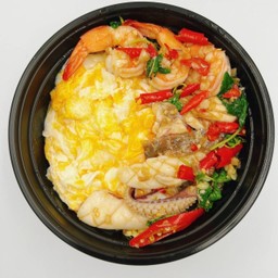 ข้าวไข่ข้นกระเพราทะเล