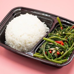 ข้าวราดผัดผักบุ้งไฟแดง