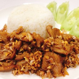 ข้าวหมูทอดกระเทียม