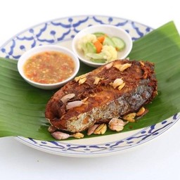 ปลาอินทรีย์ทอดขมิ้น