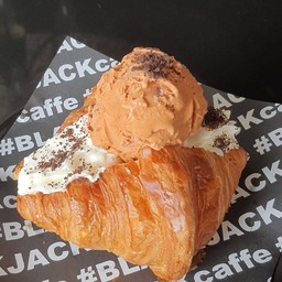 Cha Thai Tea Croissant (ชาไทยครัวซอง)