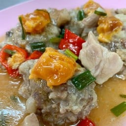 หมูสับไข่เค็ม 2 ก้อน