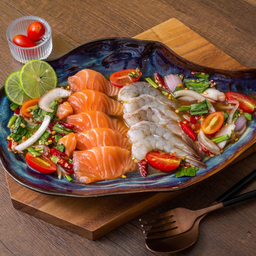 ยำนัวกุ้งสดแซลมอน