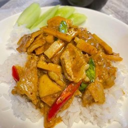 ข้าวพริกแกงหมูชิ้น