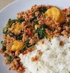ผัดกะเพราเต้าหู้ ราดข้าว