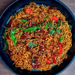 มาม่าผัดคลุกกะเพรา