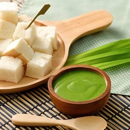 ขนมปังนึ่งสังขยาใบเตย