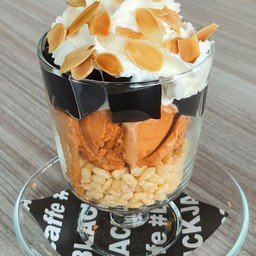 Thai Tea Parfait (ชาไทยพาเฟต์)