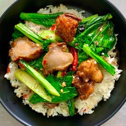 ข้าวคะน้าหมูกรอบ