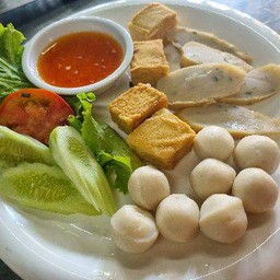 ลวกจิ้มลูกชิ้นปลา