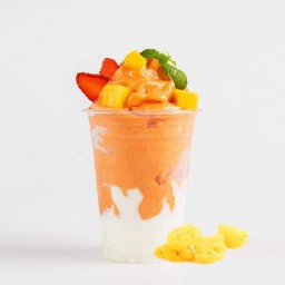 สตรอว์เบอร์รี่สับปะรดสมูทตี้