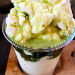 มะพร้าวชาเขียวปั่น