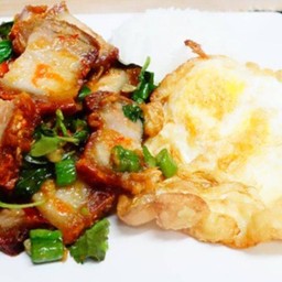 ข้าวกระเพราหมูกรอบ+ไข่ดาว