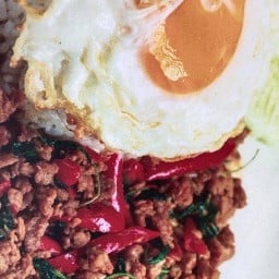 กระเพราโบราณยุค2499 ถ.อรุณอัมรินทร์