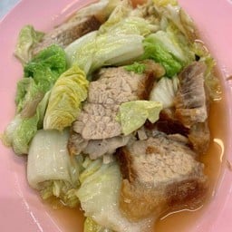 ผัดผักกาดขาวหมูกรอบ