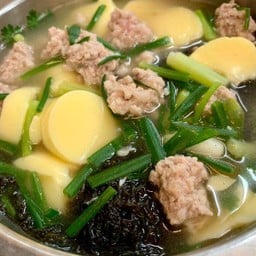 แกงจืดเต้าหู้สาหร่าย