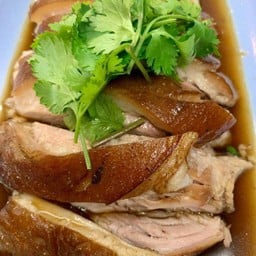 ขาหมูพะโล้ (เนื้อ+หนัง)