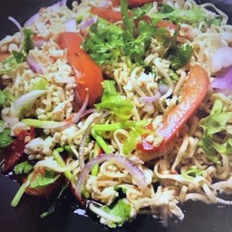 ยำมาม่าหมูสับ