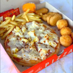 พิซซ่าหน้าทะลัก เฟรนเฟรนชีส ( Pizza French Fries Cheese) สายสาม เฉลิมพระเกียรติ