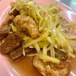 กุยไช่ขาวผัดหมูกรอบ