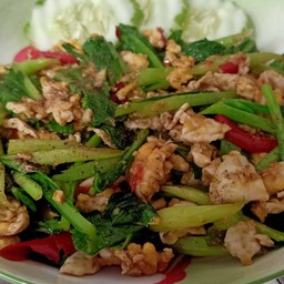 คะน้าผัดไข่ราดข้าว