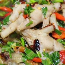 ต้มแซ่บตีนไก่