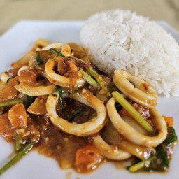 ข้าว หมึกผัดซอสไข่เค็ม