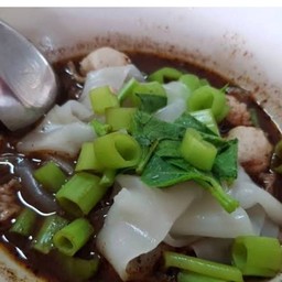 เส้นใหญ่