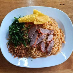 บะหมี่จับกังหมูแดง แห้ง เส้นเยอะ หมูน้อย