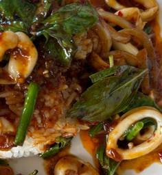 ปลาหมึกผัดพริกเผา