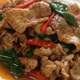 ผัดพริกสดโหระพาราดข้าว