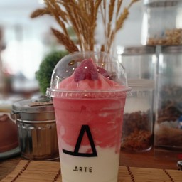 สตรอเบอรี่โยเกิร์ตสมูทตี้