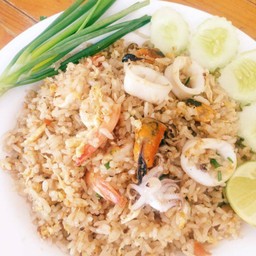ข้าวผัดรวมทะเล