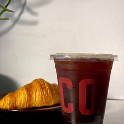 Iced Americano + Plain Croissant(อเมริกาโน่เย็น + ครัวซองต์เนยสด)