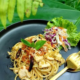 สปาเก็ตตี้ พริกแห้งกระเทียม ไก่