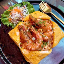 ผัดไทยกุ้งใหญ่ ห่อไข่